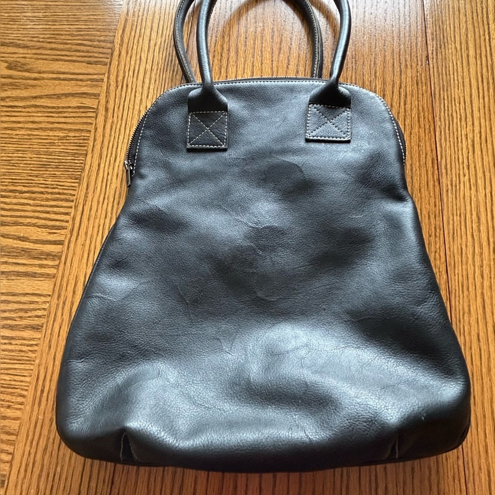 Cueropapel& Tijera Black Leather Large Zippered Bag with Charms - Picture 14 of 16